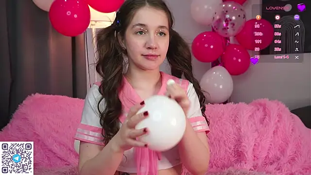 Snapshot of AmiLewis chatting on 03-13-25, 07:42 AmiLewis online show from 03-13-25, 07:42