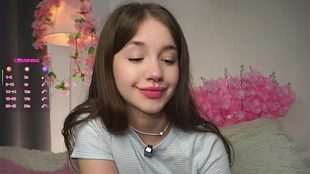 Snapshot of AmiLewis chatting on 09-16-25, 01:17 AmiLewis online show from 09-16-25, 01:17