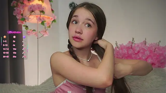 Snapshot of AmiLewis chatting on 09-21-25, 01:07 AmiLewis online show from 09-21-25, 01:07