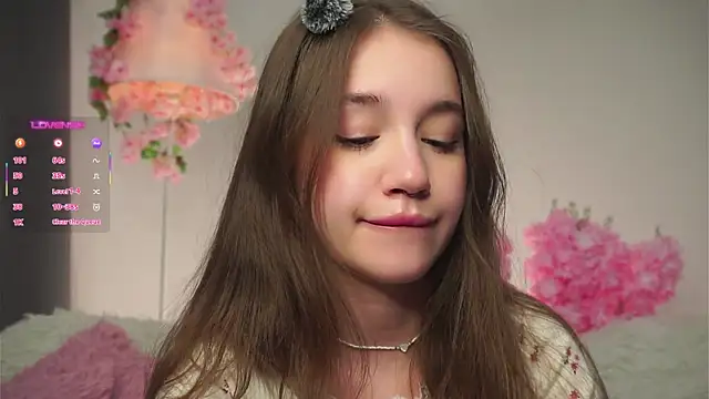 Snapshot of AmiLewis chatting on 10-15-25, 01:06 AmiLewis online show from 10-15-25, 01:06