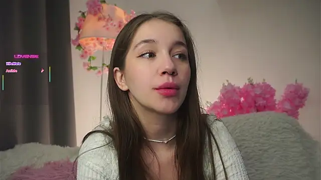 Snapshot of AmiLewis chatting on 10-24-25, 01:13 AmiLewis online show from 10-24-25, 01:13