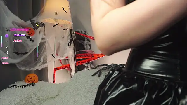 Snapshot of AmiLewis chatting on 10-29-25, 01:19 AmiLewis online show from 10-29-25, 01:19