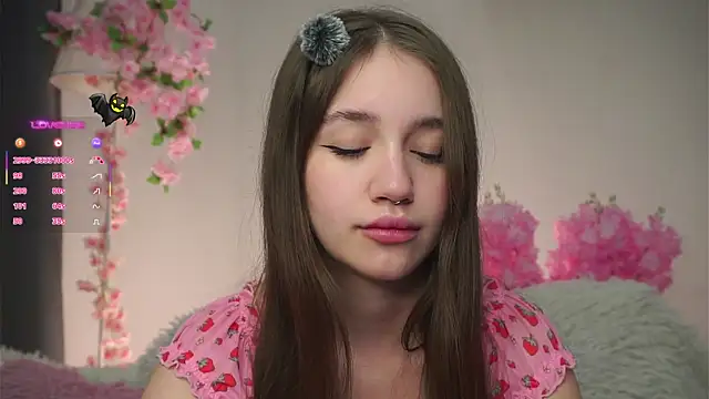 Snapshot of AmiLewis chatting on 11-04-25, 01:05 AmiLewis online show from 11-04-25, 01:05