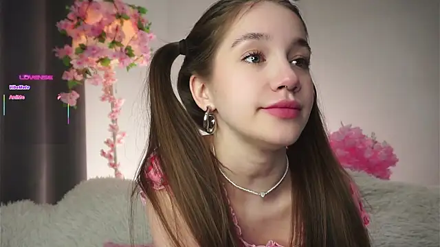 Snapshot of AmiLewis chatting on 11-23-25, 01:27 AmiLewis online show from 11-23-25, 01:27