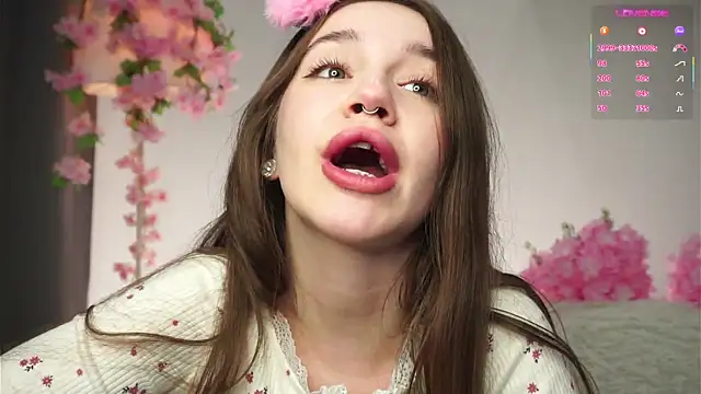 Snapshot of AmiLewis chatting on 12-14-25, 01:11 AmiLewis online show from 12-14-25, 01:11