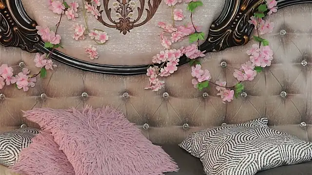 AmiLewis online show from 04-21-26, 02:51