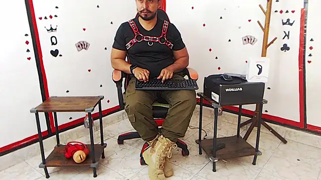 Snapshot of KalethBigDick chatting on 01-20-25, 11:35 KalethBigDick online show from 01-20-25, 11:35