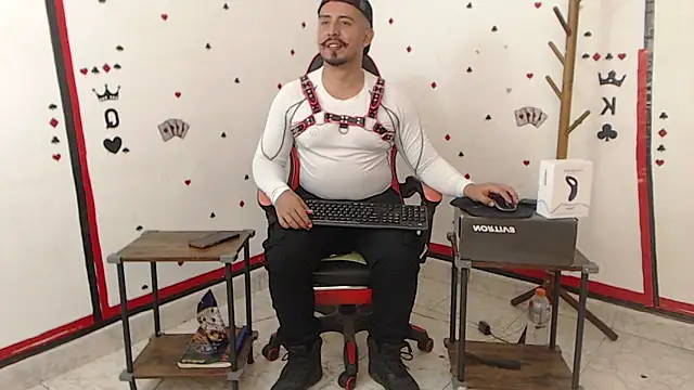 Snapshot of KalethBigDick chatting on 01-22-25, 01:21 KalethBigDick online show from 01-22-25, 01:21