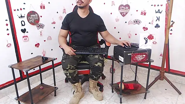 Snapshot of KalethBigDick chatting on 02-12-25, 02:21 KalethBigDick online show from 02-12-25, 02:21