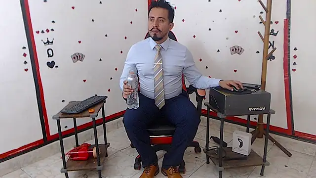 Snapshot of KalethBigDick chatting on 09-28-25, 12:43 KalethBigDick online show from 09-28-25, 12:43