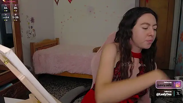 Snapshot of leslyyu chatting on 02-17-25, 06:15 leslyyu online show from 02-17-25, 06:15