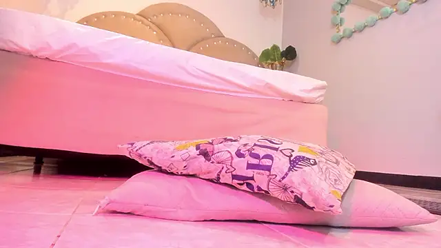 Miia Thompsonn online show from 02-24-26, 07:17