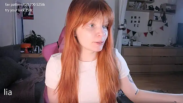 Snapshot of lil_lia chatting on 05-22-26, 11:21 lil lia online show from 05-22-26, 11:21