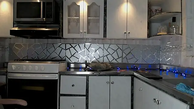 cristinaa oz online show from 02-19-26, 07:10