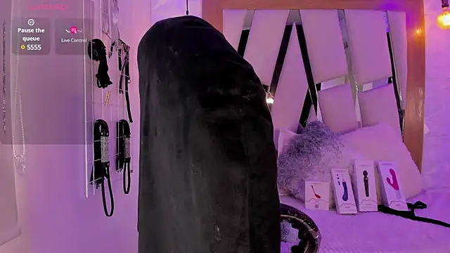 Snapshot of ary_cooper_ chatting on 03-04-25, 06:29 ary cooper online show from 03-04-25, 06:29