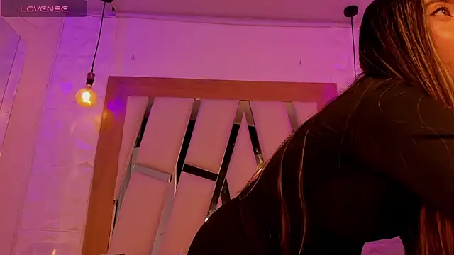 Snapshot of ary_cooper_ chatting on 10-10-25, 12:37 ary cooper online show from 10-10-25, 12:37