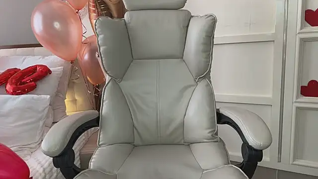 UrLillShy online show from 02-15-25, 07:27