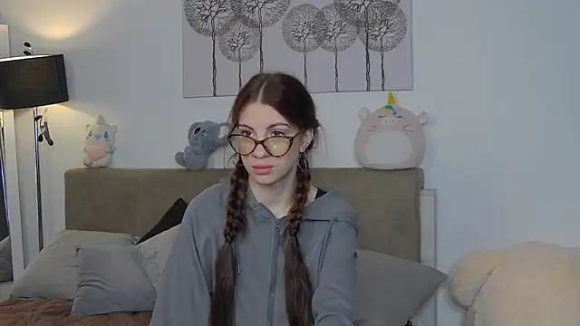 CassKiera online show from 10-17-25, 04:48