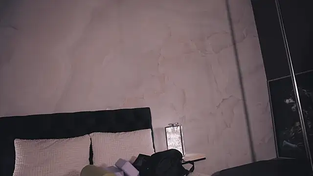 Snapshot of U_KINKY chatting on 09-25-25, 01:15 U KINKY online show from 09-25-25, 01:15