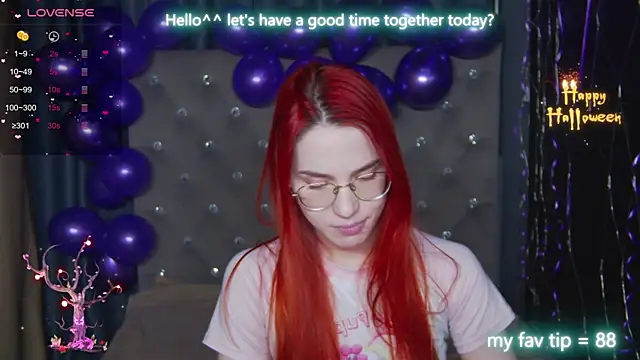 Snapshot of EmilyKents chatting on 10-24-25, 01:35 EmilyKents online show from 10-24-25, 01:35
