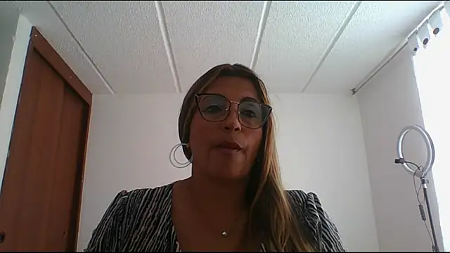 Snapshot of RossanaLionheart chatting on 12-19-24, 07:29 RossanaLionheart online show from 12-19-24, 07:29