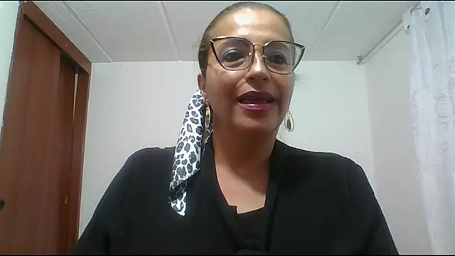 Snapshot of RossanaLionheart chatting on 02-10-25, 11:13 RossanaLionheart online show from 02-10-25, 11:13