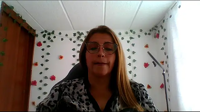 Snapshot of RossanaLionheart chatting on 03-14-25, 07:44 RossanaLionheart online show from 03-14-25, 07:44