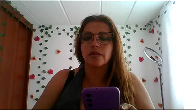 Snapshot of RossanaLionheart chatting on 03-15-25, 07:27 RossanaLionheart online show from 03-15-25, 07:27