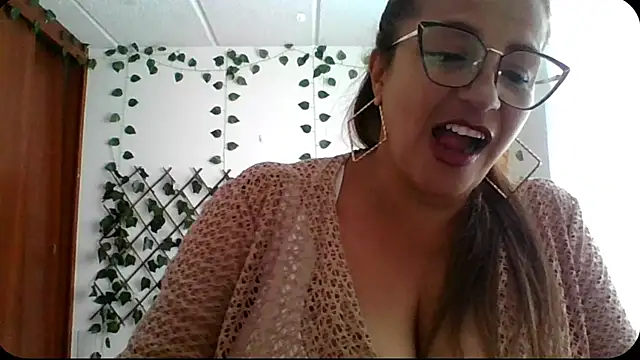 Snapshot of RossanaLionheart chatting on 10-20-25, 08:42 RossanaLionheart online show from 10-20-25, 08:42