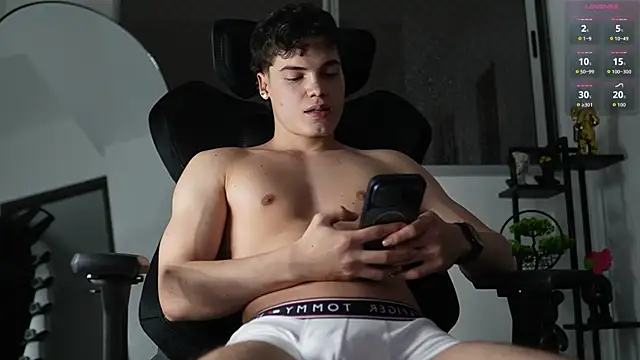 Max cortes1 online show from 12-20-25, 01:12