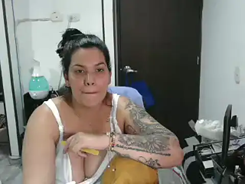 CarolinaRincon online show from 03-12-25, 12:10