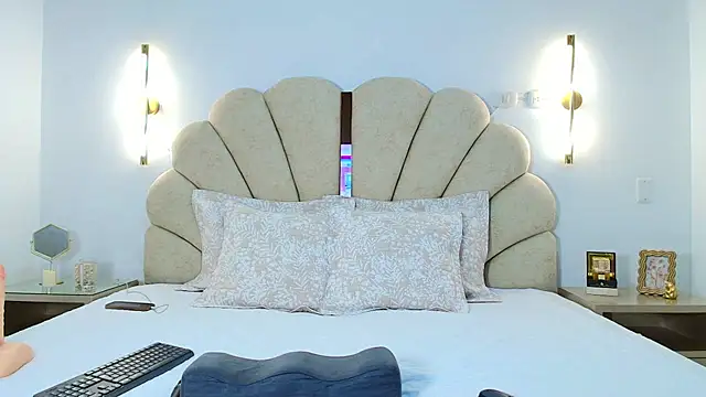 Meghanparker1 online show from 11-26-25, 10:11