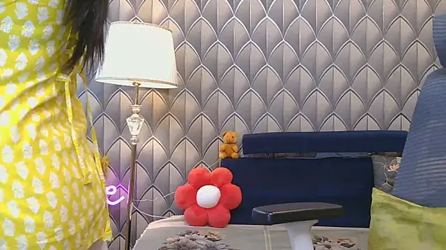 Mishika Gill online show from 06-04-26, 03:45