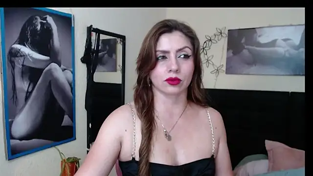 AnthonelaBella online show from 04-08-26, 04:07