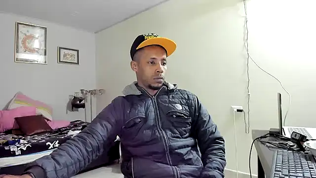 AlejoKhalifa  online show from 03-08-25, 03:02