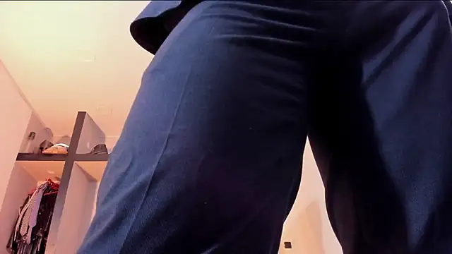 AlejoKhalifa  online show from 04-27-26, 09:07