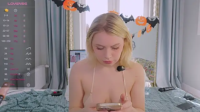 Snapshot of Meukotis chatting on 10-29-25, 07:54 Meukotis online show from 10-29-25, 07:54