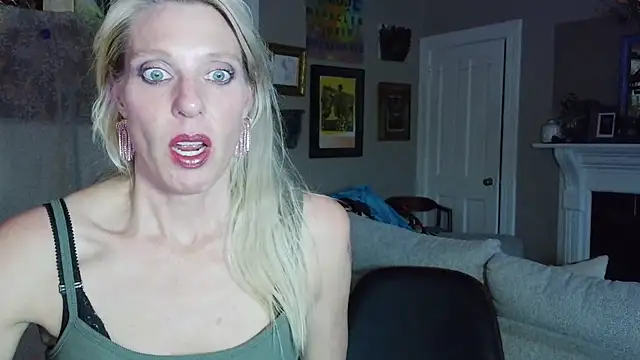 Glamazonx online show from 04-22-26, 01:41