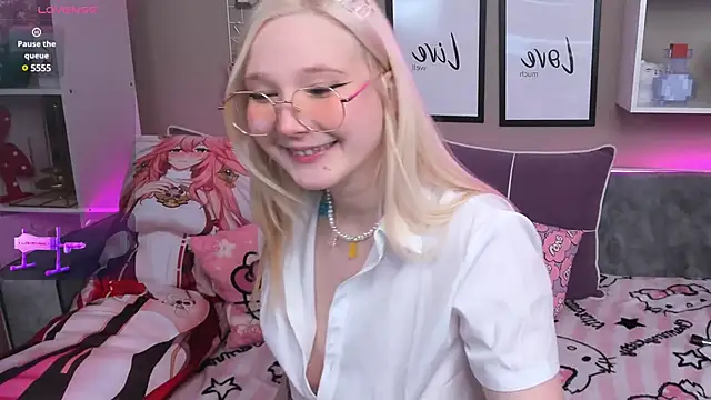 MeowkaKitty online show from 03-01-25, 01:00