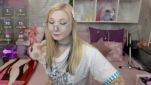 MeowkaKitty online show from 10-15-25, 01:39