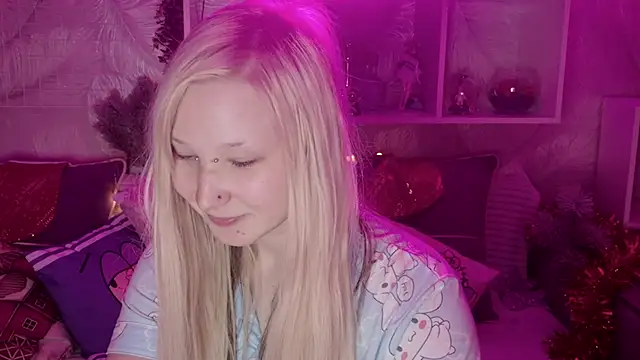 MeowkaKitty online show from 12-23-25, 01:47