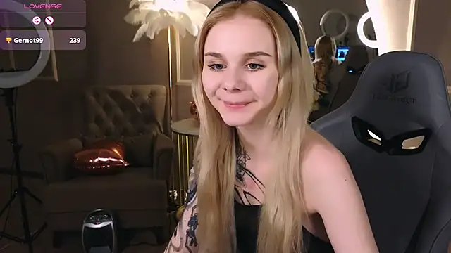 Britney Lynch online show from 02-22-25, 01:00