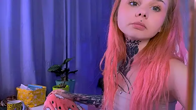 Britney Lynch online show from 09-28-25, 09:20