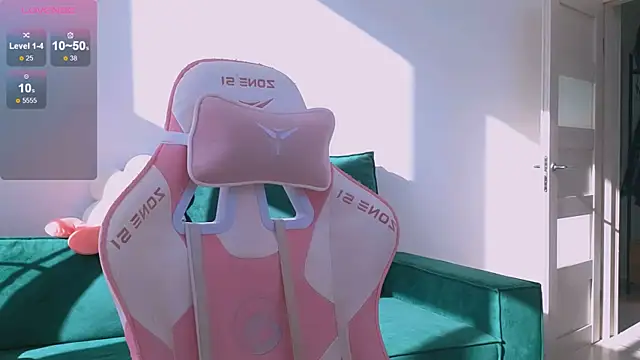 Britney Lynch online show from 04-24-26, 02:08