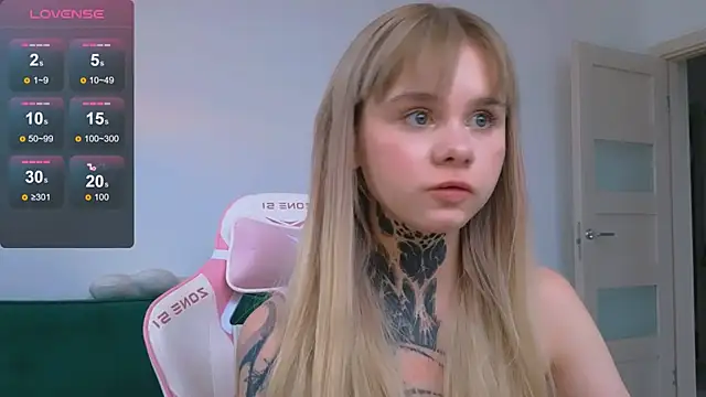 Britney Lynch online show from 04-25-26, 02:58