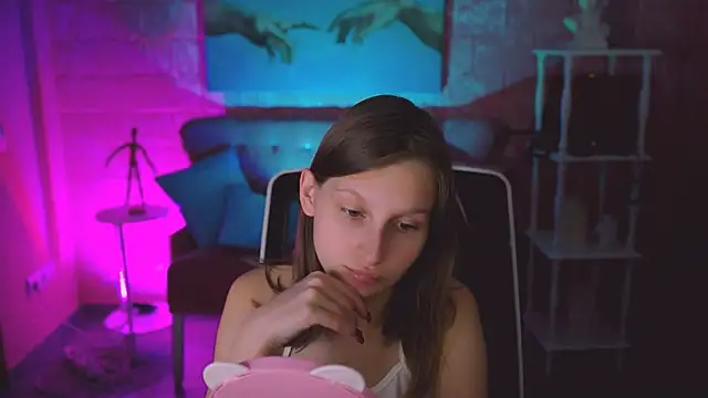 EllaHorton online show from 11-19-25, 06:19