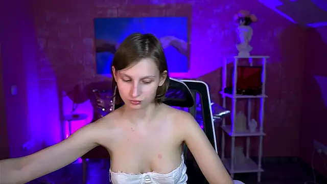 EllaHorton online show from 06-15-26, 05:26