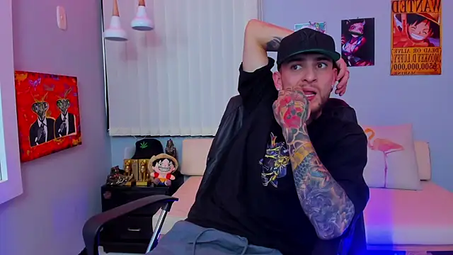 Snapshot of Drako_Lamar chatting on 03-18-25, 06:37 Drako Lamar online show from 03-18-25, 06:37