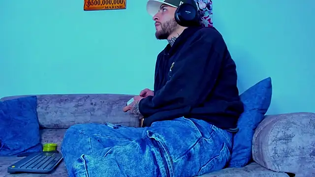 Snapshot of Drako_Lamar chatting on 10-17-25, 01:42 Drako Lamar online show from 10-17-25, 01:42