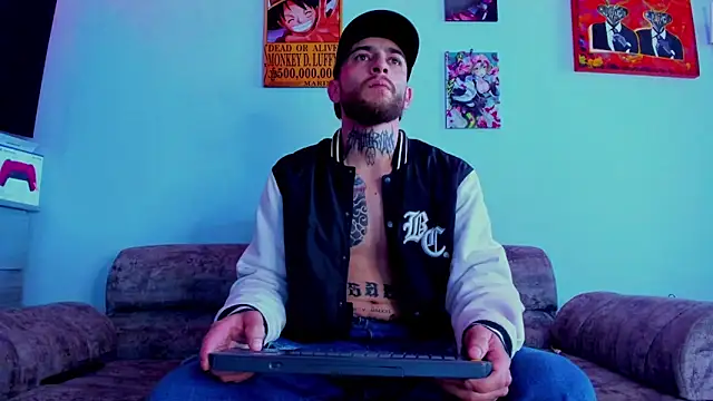 Snapshot of Drako_Lamar chatting on 11-17-25, 01:50 Drako Lamar online show from 11-17-25, 01:50